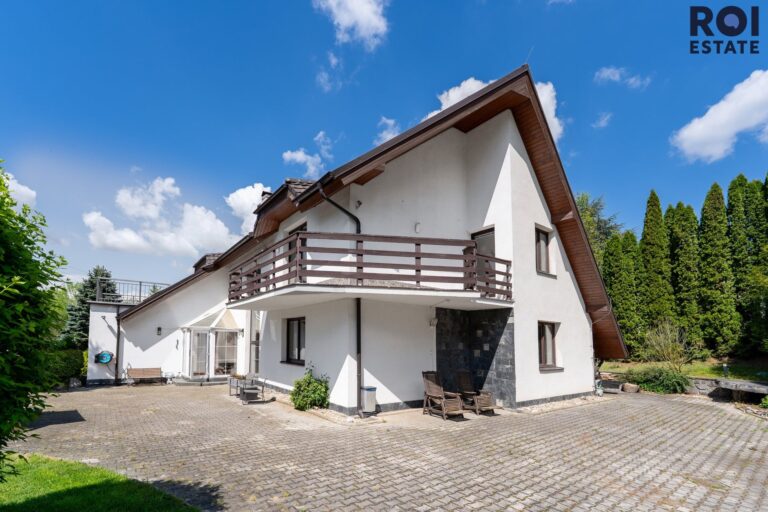 Rodinné sídlo u lesa | 3 509 m² soukromí | Bazén, sauna, 2 garáže | Ochoz u Brna