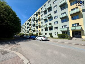 Pronájem velmi světlého a prostorného bytu 3+1 s balkonem a sklepem 77 m², Brno – Černá Pole