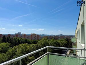 Pronájem velmi světlého a prostorného bytu 3+1 s balkonem a sklepem 77 m², Brno – Černá Pole