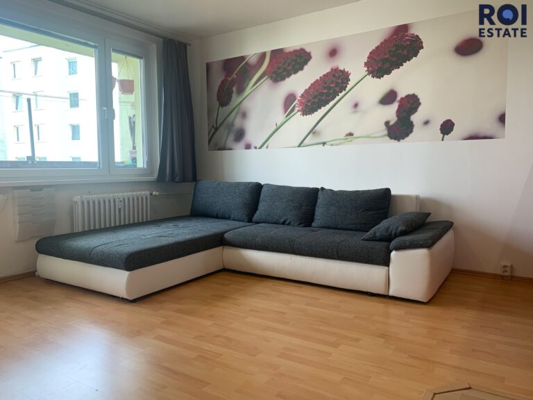 Prostorný byt 4+kk s balkonem a přírodou na dosah – Praha 12