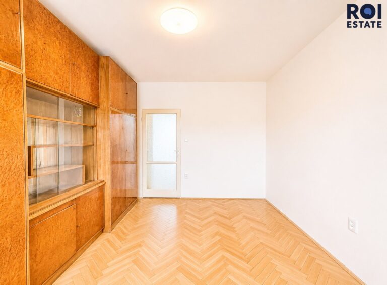 Pronájem prostorného bytu 3+1, 65 m2 s výhledem na náměstí | Blansko, nám. Republiky