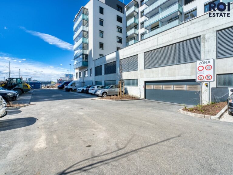 Pronájem bytu 1+kk, 35 m², balkon, garážové stání, Praha 9 – Hloubětín