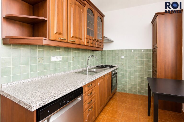 Pronájem bytu 2+1 54 m² s balkónem a sklepem, Praha – Hloubětín