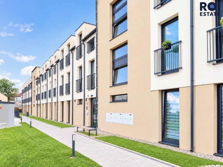 Pronájem bytu 2+kk 44 m² s parkovacím stáním a sklepem , Český Brod