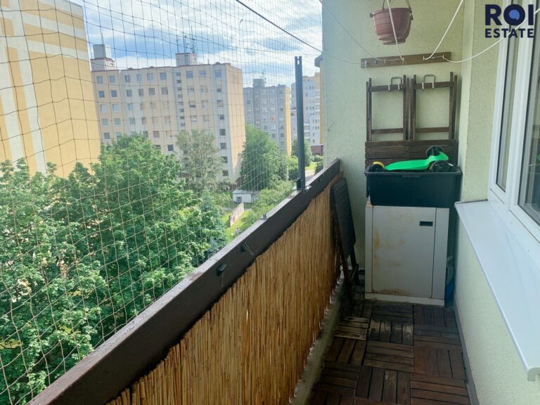 Prostorný byt 4+kk s balkonem a přírodou na dosah – Praha 12
