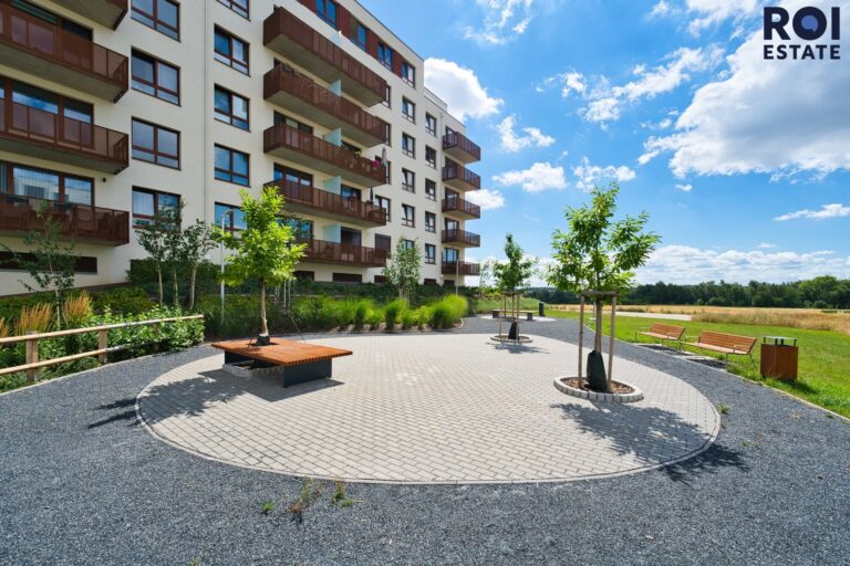 Pronájem bytu 1+kk 30 m² s garážovým stáním, Praha – Dolní Měcholupy