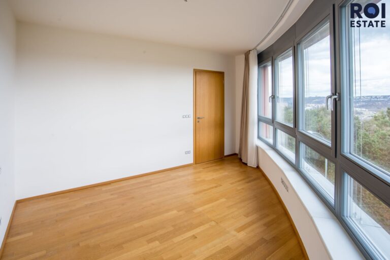 Pronájem bytu 2+kk, 49 m² s terasou 50 m², balkonem, sklepem a garážovým stáním, Praha – Žižkov