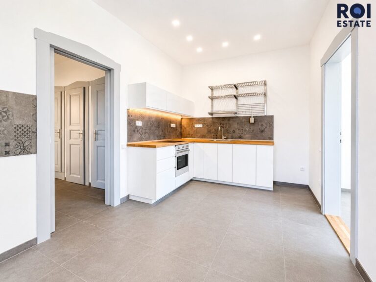 Pronájem bytu 2+1 100 m² s parkovacím stáním, Praha – Horní Počernice