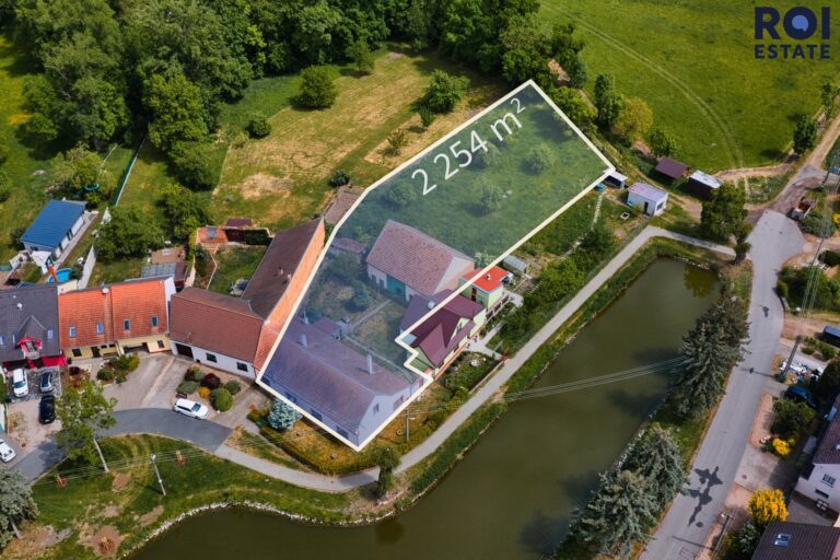 Prodej stavebního pozemku 2 254 m², Žabčice