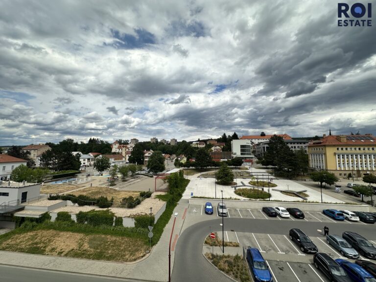 Pronájem prostorného bytu 3+1, 65 m2 s výhledem na náměstí | Blansko, nám. Republiky