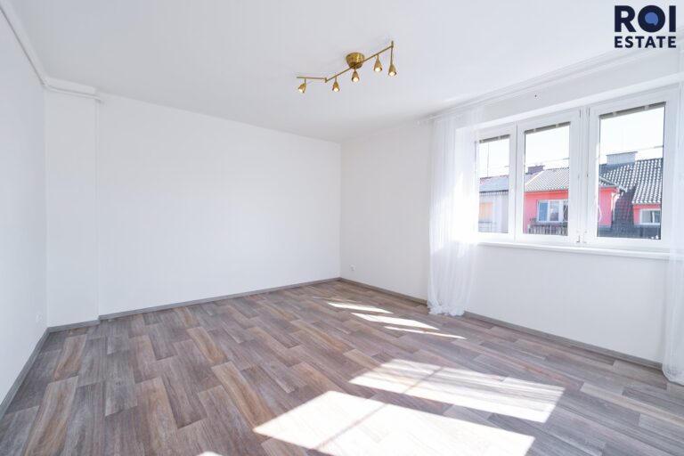 Světlý byt 2+1 s balkonem, jen pár kroků od Ďáblického háje