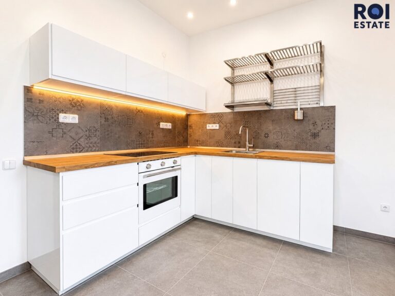 Pronájem bytu 2+1 100 m² s parkovacím stáním, Praha – Horní Počernice