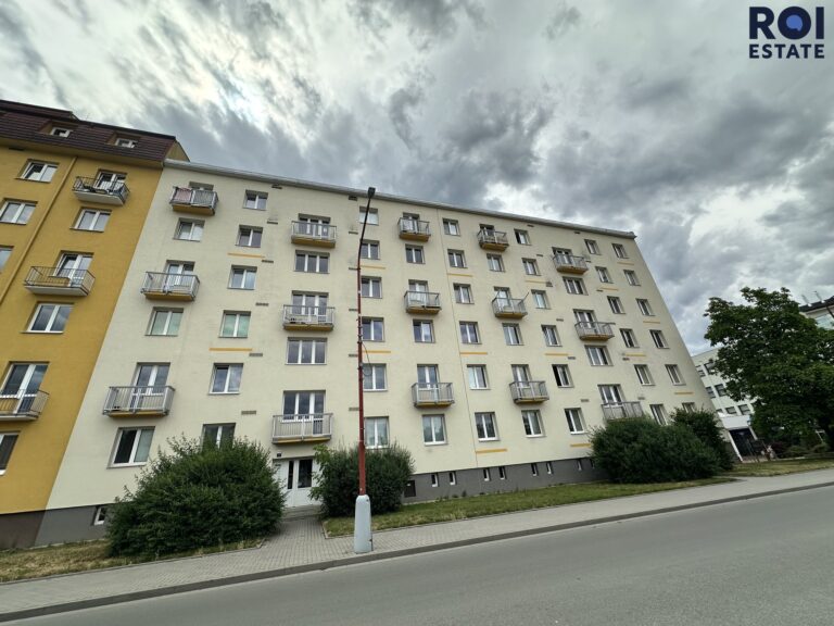 Pronájem prostorného bytu 3+1, 65 m2 s výhledem na náměstí | Blansko, nám. Republiky