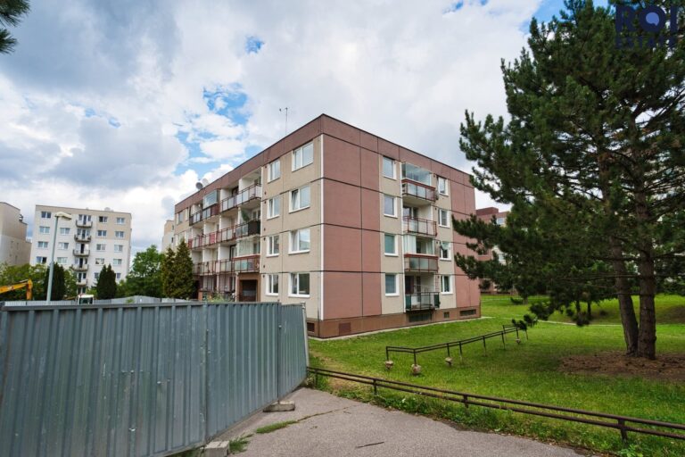 Zařízený byt 3+1 s lodžii, garáží a komorou, Praha 5 – Barrandov