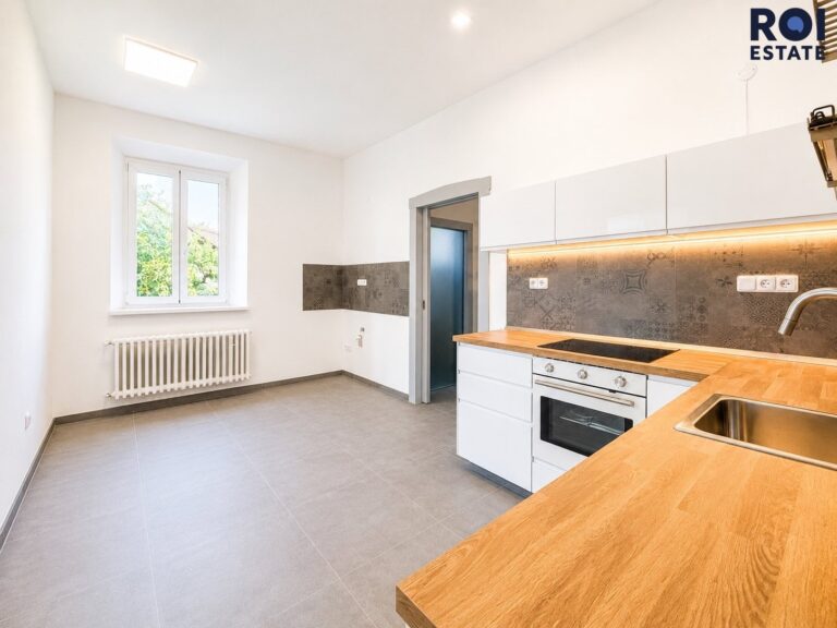 Pronájem bytu 2+1 100 m² s parkovacím stáním, Praha – Horní Počernice