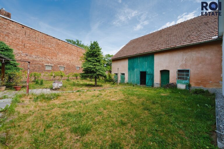 Prodej stavebního pozemku 2 254 m², Žabčice
