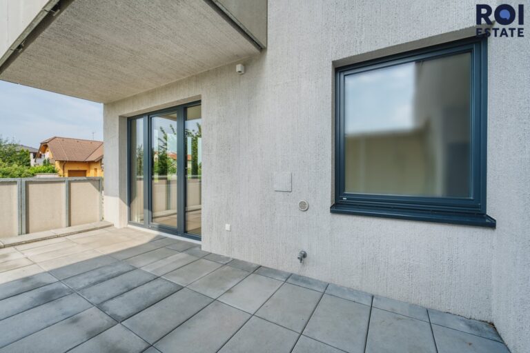 Prostorný byt 3+kk s velkou terasou, dvěma parkovacími místy a výbornou dostupností do Prahy