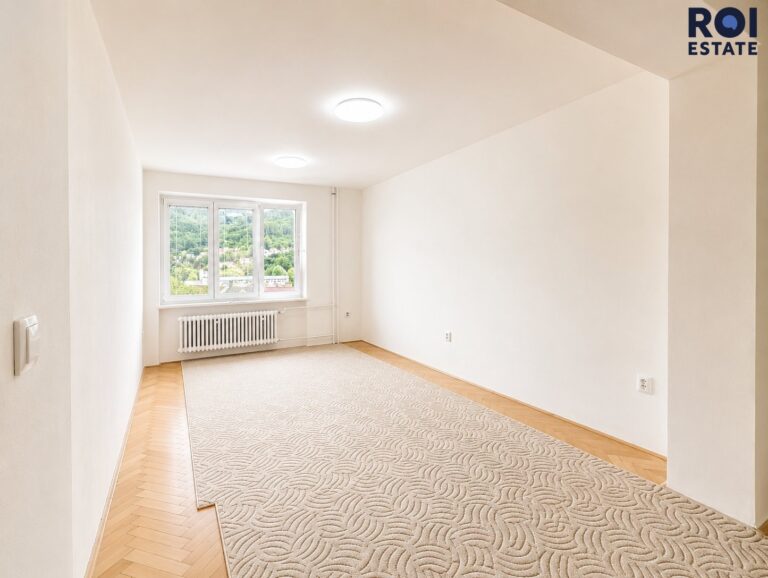 Pronájem prostorného bytu 3+1, 65 m2 s výhledem na náměstí | Blansko, nám. Republiky