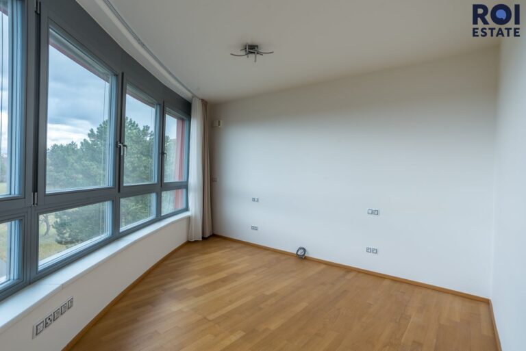 Pronájem bytu 2+kk, 49 m² s terasou 50 m², balkonem, sklepem a garážovým stáním, Praha – Žižkov