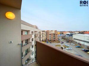 Pronájem bytu 1+kk s balkonem a parkovacím stáním, 45m² – Kigginsova, Brno – Slatina