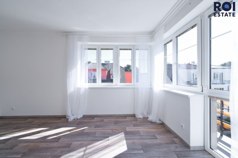 Světlý byt 2+1 s balkonem, jen pár kroků od Ďáblického háje