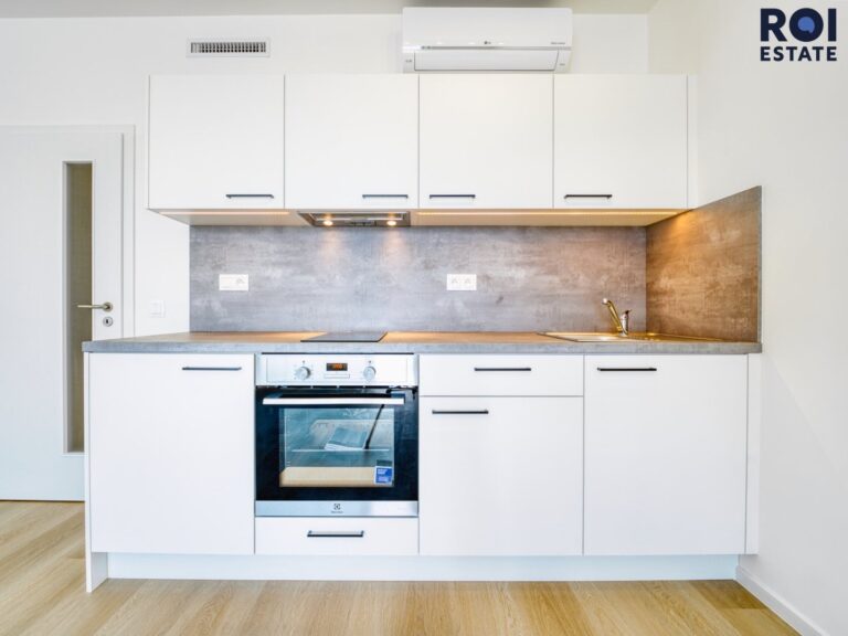 Pronájem bytu 1+kk, 35 m², balkon, garážové stání, Praha 9 – Hloubětín