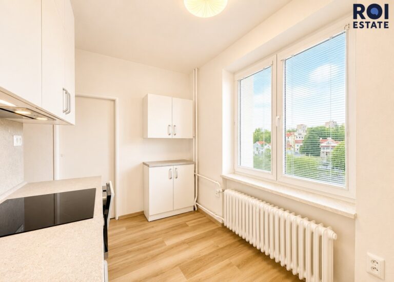 Pronájem prostorného bytu 3+1, 65 m2 s výhledem na náměstí | Blansko, nám. Republiky