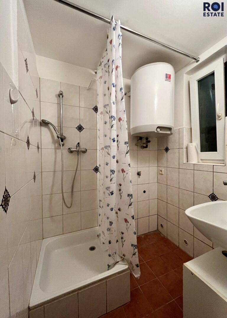 Pronájem bytu 1+1, 26 m² se zahradou – Kounická, Praha 10