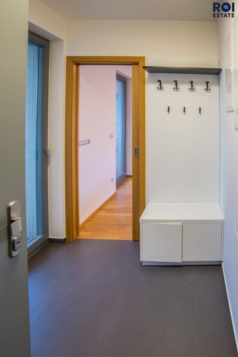 Pronájem bytu 2+kk, 49 m² s terasou 50 m², balkonem, sklepem a garážovým stáním, Praha – Žižkov