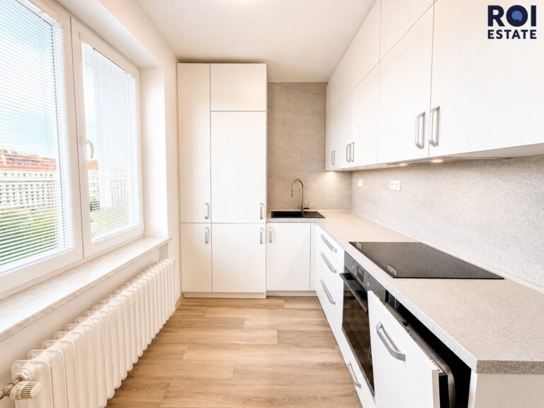 Pronájem prostorného bytu 3+1, 65 m2 s výhledem na náměstí | Blansko, nám. Republiky