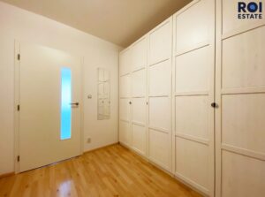 Pronájem bytu 1+kk s balkonem a parkovacím stáním, 45m² – Kigginsova, Brno – Slatina