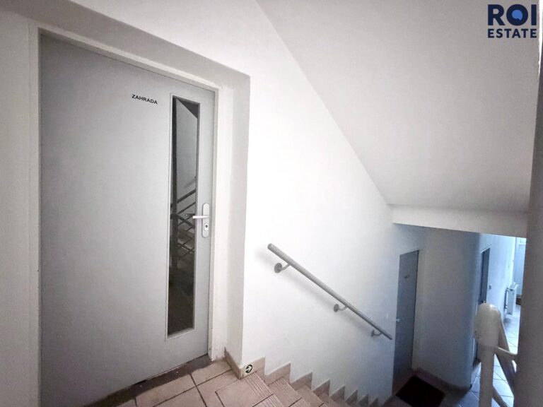 Pronájem bytu 1+kk , celková plocha 27 m², Brno – Pisárky, s terasou, sklepem a společnou zahradou s ohništěm