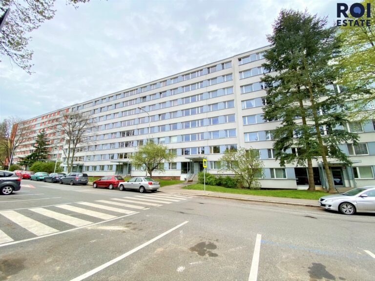Světlý byt 2+kk s balkonem do zeleně, jen 9 minut od metra Ládví