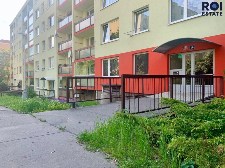 Prostorný byt 4+kk s balkonem a přírodou na dosah – Praha 12
