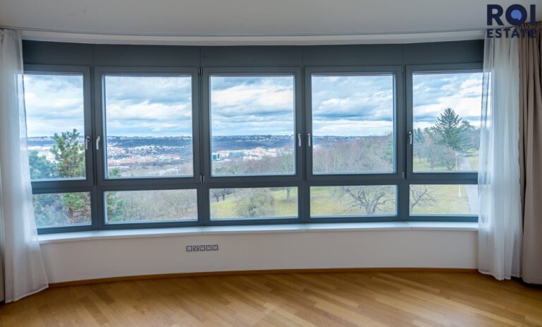Pronájem bytu 2+kk, 49 m² s terasou 50 m², balkonem, sklepem a garážovým stáním, Praha – Žižkov