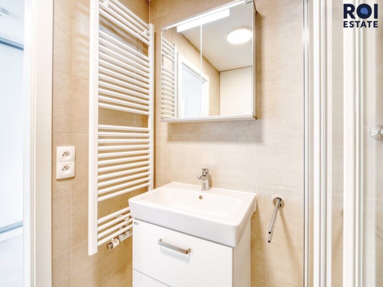 Pronájem bytu 1+kk, 35 m², balkon, garážové stání, Praha 9 – Hloubětín