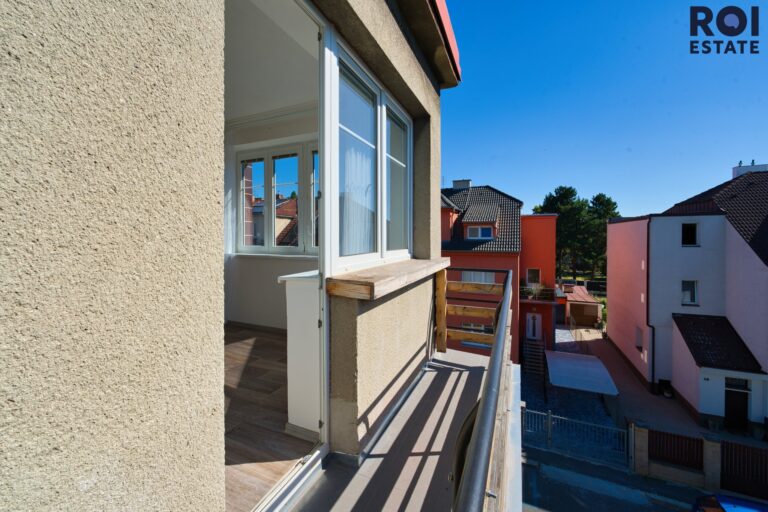 Světlý byt 2+1 s balkonem, jen pár kroků od Ďáblického háje