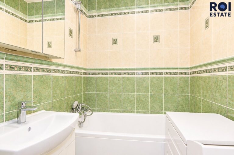 Pronájem bytu 2+1 54 m² s balkónem a sklepem, Praha – Hloubětín