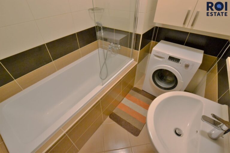 Pronájem bytu 2+kk, 45m² s nadstandardní terasou a garážovým stáním – Brno – Žebětín