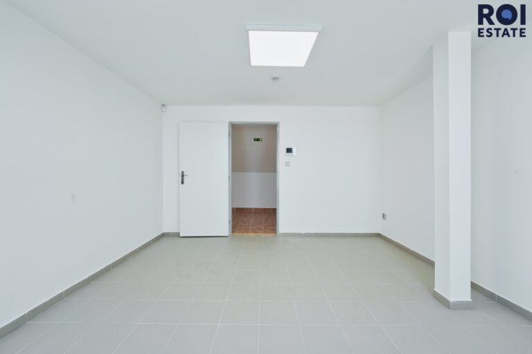 Pronájem kanceláře/obchodního prostoru 18 m²  – Slavkov u Brna