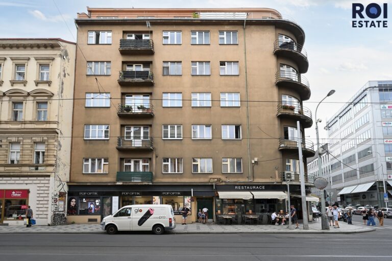 Světlý a vzdušný byt 2+1 s balkonem na Smíchově, pár minut od centra