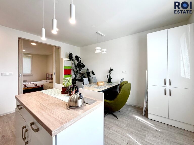 Pronájem bytu 2+1 , 55 m2 + sklep 12  m², Adamov, Ronovská
