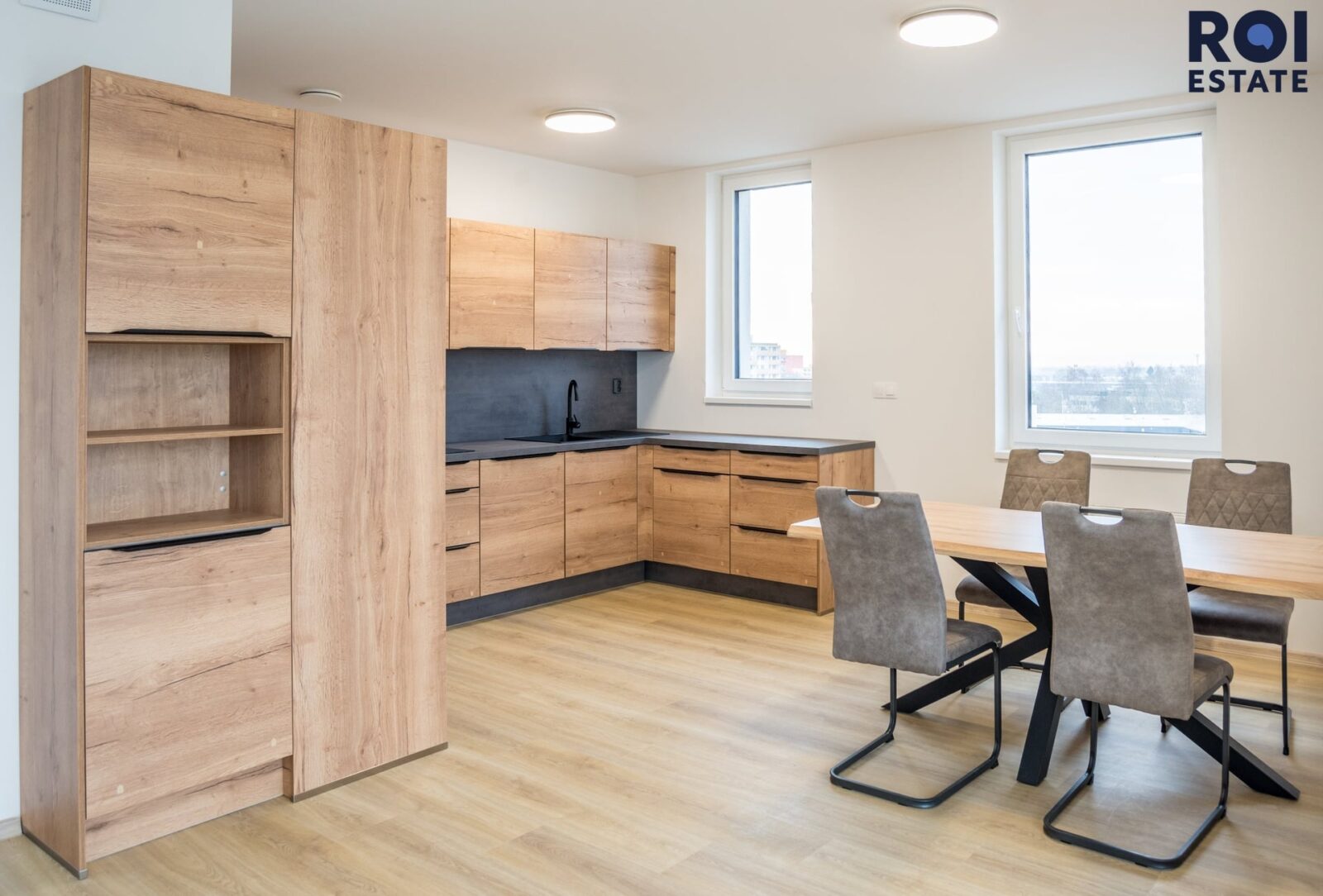 Pronájem bytu 4+kk 96 m², s balkony a parkovacím stáním, Kladno – Kročehlavy
