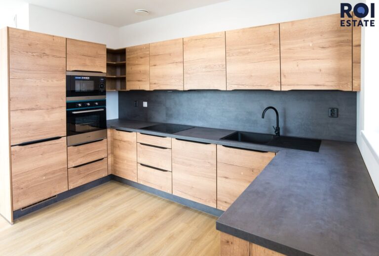 Pronájem bytu 4+kk 96 m², s balkony a parkovacím stáním, Kladno – Kročehlavy