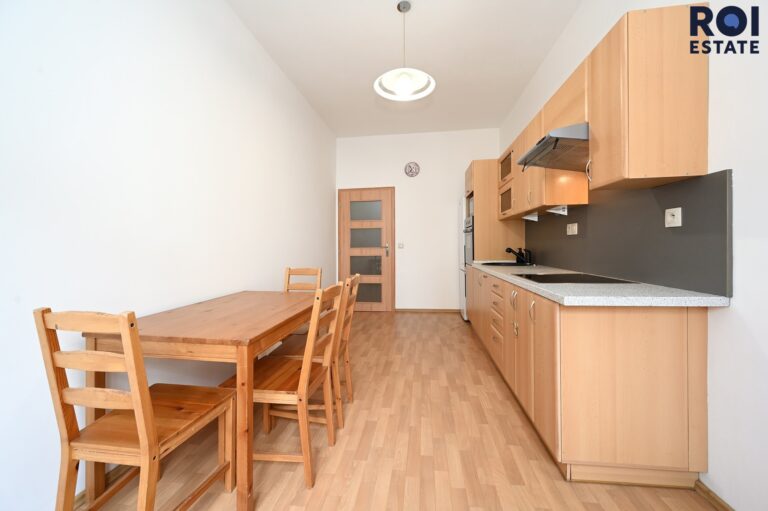 Světlý a vzdušný byt 2+1 s balkonem na Smíchově, pár minut od centra