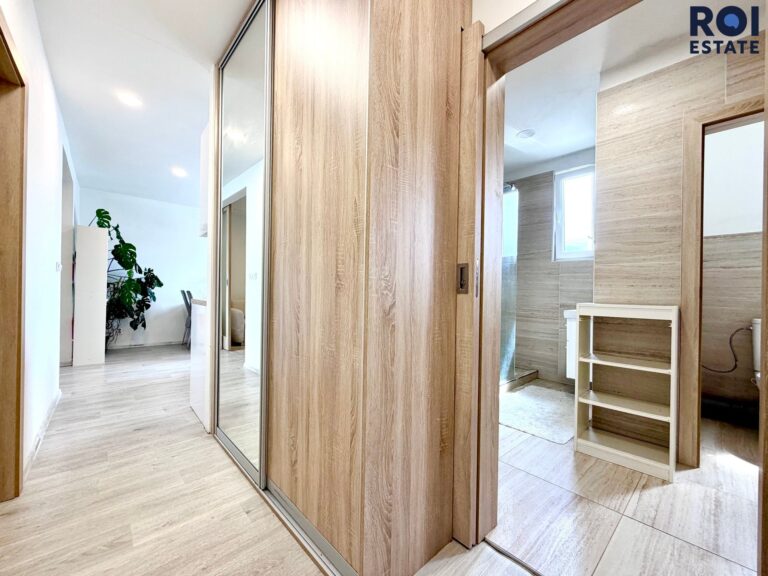 Pronájem bytu 2+1 , 55 m2 + sklep 12  m², Adamov, Ronovská