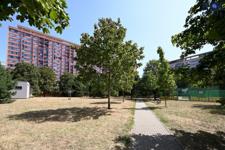 Prostorný byt 3+1 s lodžií přímo u metra Ládví – Praha Kobylisy