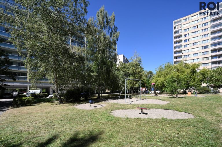 Světlý byt 1+kk s velkou prosklenou lodžií v Braníku – připravený k nastěhování ihned
