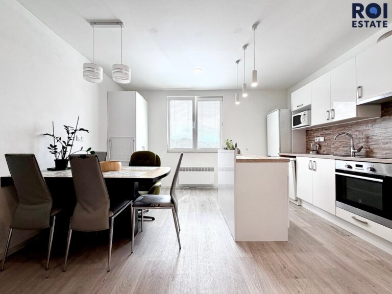 Pronájem bytu 2+1 , 55 m2 + sklep 12  m², Adamov, Ronovská