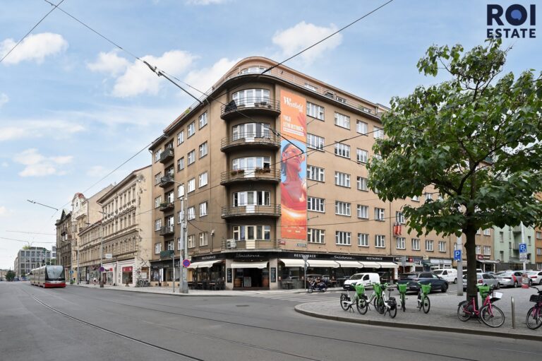 Světlý a vzdušný byt 2+1 s balkonem na Smíchově, pár minut od centra